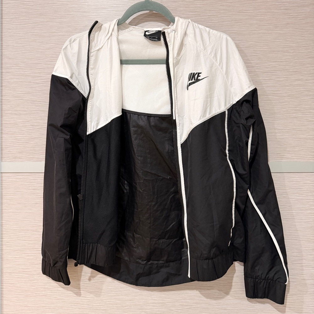 NIKE Swoosh Hoodie Jacket in Small size